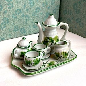 Vintage sweet pea Ivy porcelain mini tea set teeny tiny cute 10 pieces